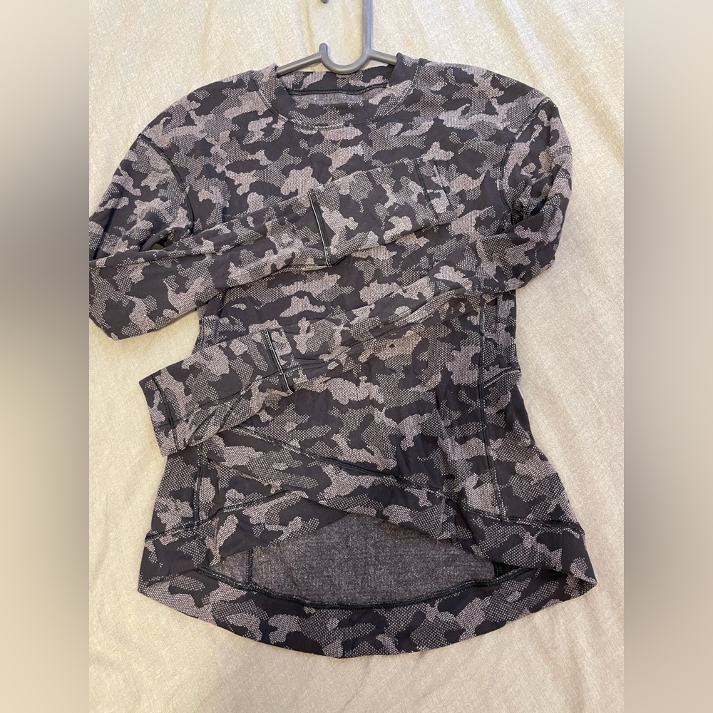 Lululemon long sleeve top CLOSE TO CROSSING